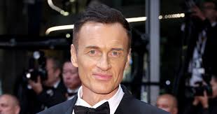 Se revela la causa de la muerte de Julian McMahon tras su batalla contra el  cáncer