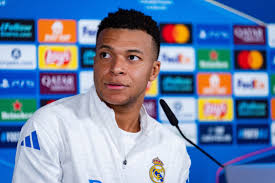 Une star harcelée, Mbappé sort du silence - Le10sport.com