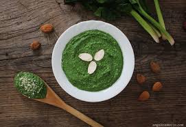 Quando si parla di pesto il pensiero va subito al favoloso pesto alla genovese, irrinunciabile condimento di trofie ed la ricetta di oggi ci consente di abbinare bietole, cavolfiore e mandorle in. Pesto Di Spinaci E Mandorle Vegan