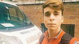 Matteo, volontario del soccorso, si tuffa in mare per salvare il gatto