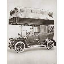 A Gas Bag Taxi During World War I Due To Petrol Shortage A Balloon Filled With Uncompressed Gas Was Fitted To The Roof Of The Ve World War I World War Vehicles