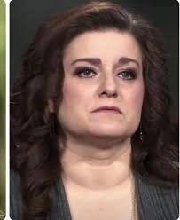 Robin Brown is getting a fat roll neck