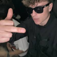 Stream Sam Willis music