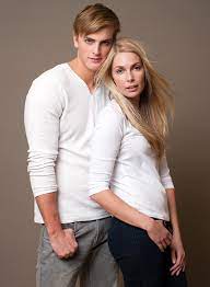 Matt Clayton Photography Amara Day Spa Sneak Peek Family Photo Pose Couple Photography Poses Studio Family Portraits