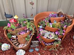 Gartendeko 45 Tolle Ideen Zum Kaufen Und Selbermachen Garten Zenideen Selbermachen Garten Garten Deko Holzgitter