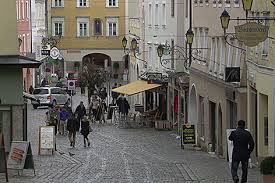 Hallein ist eine österreichische stadt mit 21.314 einwohnern (stand 1. Wirtesterben In Der Halleiner Altstadt Salzburg Orf At