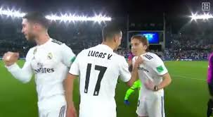 Profile page for real madrid football player luka modric (midfielder). Video Luka Modric Und Lucas Vazquez Zoffen Sich Nach Dem Gewinn Der Klub Wm Goal Com