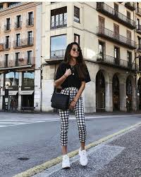 Black And White Checkered Pants Outfit Over Sized T Shirt Cropped Checkered Pants Sneakers Fashion Fashion Outfits Outfits