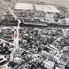1954年 昭和29年 の航空写真 手前に新宿3丁目交差点 中央に新宿駅 赤猫丸平 古写真 風景 航空写真