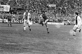 Le club néerlandais du psv eindhoven a perdu l'une de ses légendes, le meilleur buteur de son histoire (308 réalisations en 528 matches, de 1964 à 1981). Willy Van Der Kuijlen Wikipedia