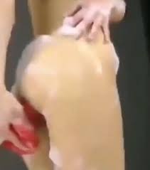 動画】全裸女さん、極太ディルドを突っ込み腹ボコしてしまうwww