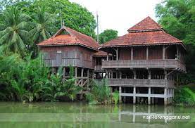 Ini adalah kompleks muzium terbesar di asia tenggara, dengan menempatkan empat blok utama selain mempunyai muzium maritim dan lima rumah tradisional. Muzium Negeri Alam Travel Tours Kuala Terengganu Facebook