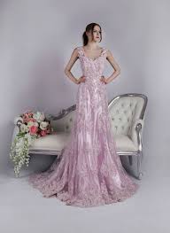 Robe de soirée style princesse. Robe De Soiree Princesse Avec Une Taille Marquee Et Broderie Doree