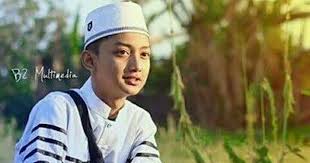 Azharina membawa pulang wang tunai rm4000, sijil dan piala iringan.peserta lain ialah amir mahiyiddin, 18, mohd. Biodata Lengkap Gus Azmi Azra Nova Family