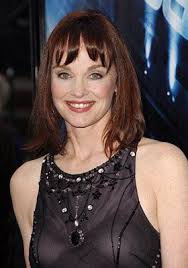 In denver, he works for his manipulative uncle cecil colby and gets closer to fallon carrington, his crush from his childhood. Fallon Carrington Colby Pamela Sue Martin 5 Januar 1953 In Westport Connecticut Ist Eine Us Amerikanische S Pamela Sue Martin Pretty Star Aaron Spelling
