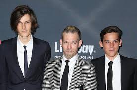 Paris brosnan is a young model who, despite his age, has been creating a buzz in the fashion industry. Paris Brosnan Pics Of Pierce Brosnan S Son Hollywood Life