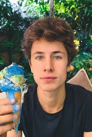 El influencer se ha abierto paso como personalidad en red y es sumamente. Critican A Juanpa Zurita Por Lanzar Su Propia Marca De Agua Embotellada En Medio De Crisis Hidrica Estilo Musa Celebridades