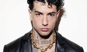 Tony Effe si tatua in faccia il nome della figlia: reazione di Giulia De  Lellis