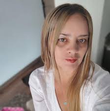 Qué le sabe? 😱🔥 Cazzu 'prende el cerro' con su canción 'La otra': "Tienes  tu enemigo durmiendo en tu cama y muy despistada, te estás cuidando de la  EQUIVOCADA"