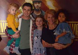 Born 13 june 1977) is a romanian actor, ambassador for the program youth of the move involved by the european commission, and tv presenter for the show visuri la cheie broadcast on pro tv visuri la cheie. Fetita Danei Nalbaru Si A Lui Dragos Bucur A Fost Retrasa De La Scoala In Urma Cu Doi Ani Cum Invata Ea Acum Stirile Kanal D