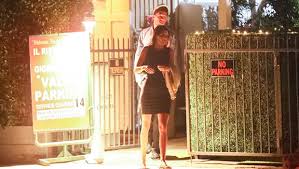 Kendall jenner and basketball player boyfriend devin booker go instagram official on valentine's day. Kendall Jenner Devin Booker Sneak Out Of Romantic Dinner Date Pics Hollywood Life