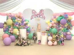 This will give the look of a garland that can be used for tying across a room from end to end. Birthday And Party Balloon Styling Balloonista Celebrate In Style