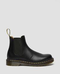Rendered in airwair™ original signature leather, firm + finished with a bright appearance, set on. 2976 Smooth Leather Chelsea Boots Dr Martens