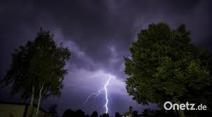 „amtliche(n) unwetterwarnung vor schwerem gewitter mit heftigem starkregen und hagel. sie gilt bis 16 uhr. Warnung Schwere Gewitter In Der Ganzen Oberpfalz Erwartet Onetz