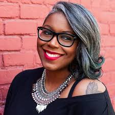 De nombreuses femmes, une fois qu'elles passent l'âge de 50 ans, décident de rafraîchir leur regard, de donner un coup de pep's à leur style et donc de se couper leurs cheveux. Cheveux Gris 11 Superbes Coiffures Pour Femmes Noires De 50 Ans Afroculture Net