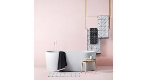 Peinture chambre adulte grise avec des détails déco rose et gris pour personnaliser son. Salle De Bains 26 Facons D Inviter Le Rose Poudre