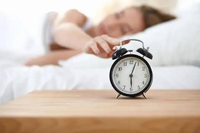 Dậy sớm kiểu này còn hại hơn cả thức khuya