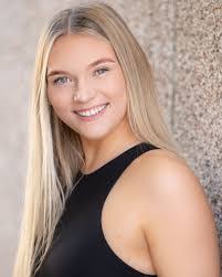 Kristen Knowles's Instagram, Twitter & Facebook