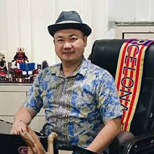 Jer basuki mowo beyo adalah ungkapan bahasa jawa kuno yg memiliki arti cukup dalam kita terjemahkan kata per kata dahulu : Basuki Surodjo