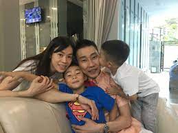 A visit to a property showroom normally doesn't grant anyone a free home unit. Lee Chong Wei Sets Up Makeshift Badminton Court For Kids At Home The Star