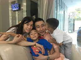 Happy birthday to lee chong wei's wife, wong mew choo! Lee Chong Wei Sets Up Makeshift Badminton Court For Kids At Home The Star