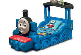 ديكور غرف نوم ولادي 15 تصميم مميز لسرير على هيئة مركبة نقل ديكوري