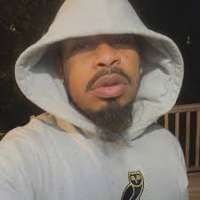 Y'all be really pressed if people don't have a mic huh😂😭