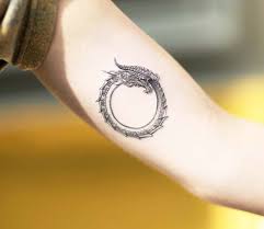 Dragon Ouroboros Tattoo By Alessandro Capozzi Post 22720 Ouroboros Tattoo Circular Tattoo Japanese Tattoo