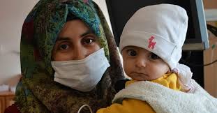 Efraim bebeğin yuttuğu iğne, operasyonla yemek borusundan alındı