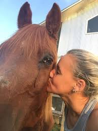 Introduction of new horse Vág frá Dynjanda and her mother