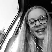 Macy Perry 🌷 (@macyperryy)