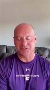 Ask HelloCollege: How long should your college essay be? Chris Bench,  Director of Essay Services, has the answer. #AskHelloCollege  #CollegeEssayTips #HelloCollegeTips