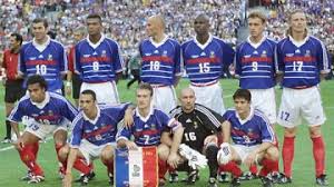 لم يخسر المنتخب الفرنسي أياً من مبارياته الخمس الأخيرة، بل ربح في أربع منها، وكانت خسارته أمام منتخب كولومبيا في مارس. ØªØ³Ø¹Ø© Ù…Ù† Ù„Ø§Ø¹Ø¨ÙŠ Ø§Ù„Ø¯ÙŠÙƒØ© Ø§Ù„ÙØ§Ø¦Ø²ÙŠÙ† Ø¨ÙƒØ£Ø³ Ø§Ù„Ø¹Ø§Ù„Ù… 1998 Ø£Ø¬Ø§Ù†Ø¨ Ø§Ù„Ø´Ø±ÙˆÙ‚ Ø£ÙˆÙ†Ù„Ø§ÙŠÙ†