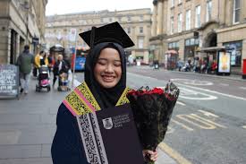 Sebagaimana rilis simpatika terbaru, pada periode verval simpatika semester genap tahun 2019/2020, simpatika memberlakukan verval ijazah s1/d4, s2, ataupun s3. Tak Dapat Hadir Konvokesyen Terharu Lihat Cara Graduan Kelas Pertama Ini Raikannya Sendiri Di Oversea Lobak Merah