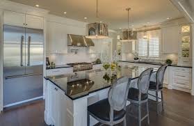 This Beautiful Kitchen Makes Great Use Of Reflective Surfaces To Add Interest And Brighten The Room Classic White Kitchen Kitchen Cabinet Design Kitchen Design