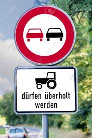 Lag keine der gerade beschriebenen situationen vor, müssen sie mit sanktionen aus dem bußgeldkatalog rechnen. Deutsch Uberholen Verboten Aber Uberholen Traktor Erlaubt Zeichen Lizenzfreie Fotos Bilder Und Stock Fotografie Image 21535266
