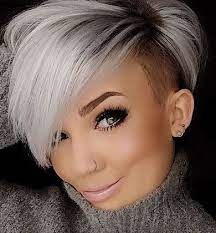 First, get a nice stacked bob, then get a side shave to standout from the crowd. Pin Auf Hair