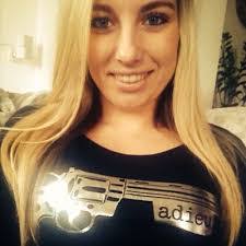 Kelly Kunze's Instagram, Twitter & Facebook