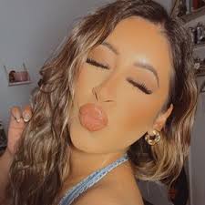 _iizzy_belle (@_iizzy_belle)