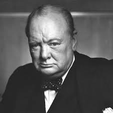 Lors d'une réception, après avoir été présenté à un officier de marine  suisse, un diplomate français discute avec Churchill et s'étonne :